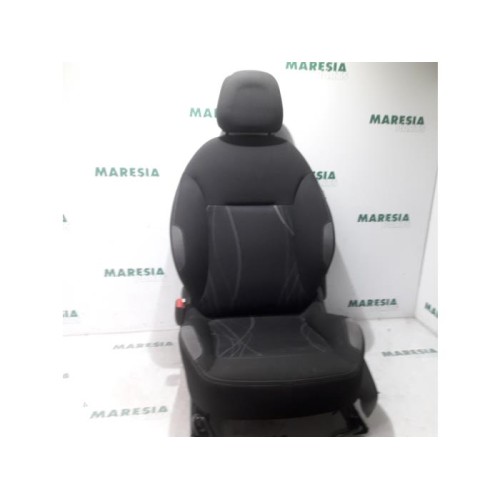 Peugeot - 208 - Sitz links