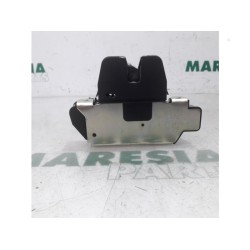 Peugeot - 208 - Tailgate lock mechanism