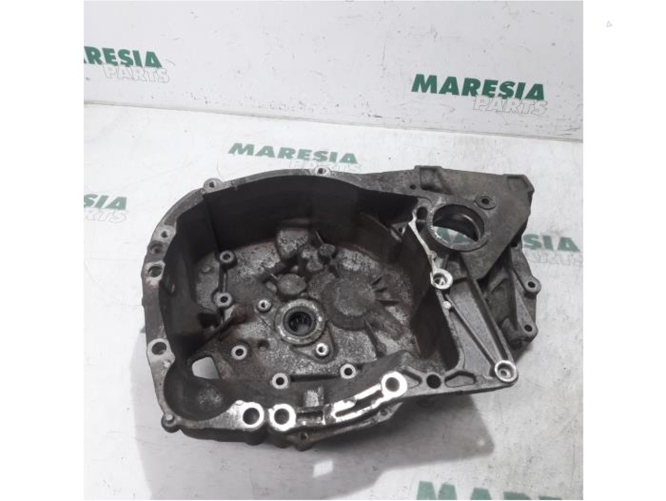 Renault - Clio - Gearbox casing