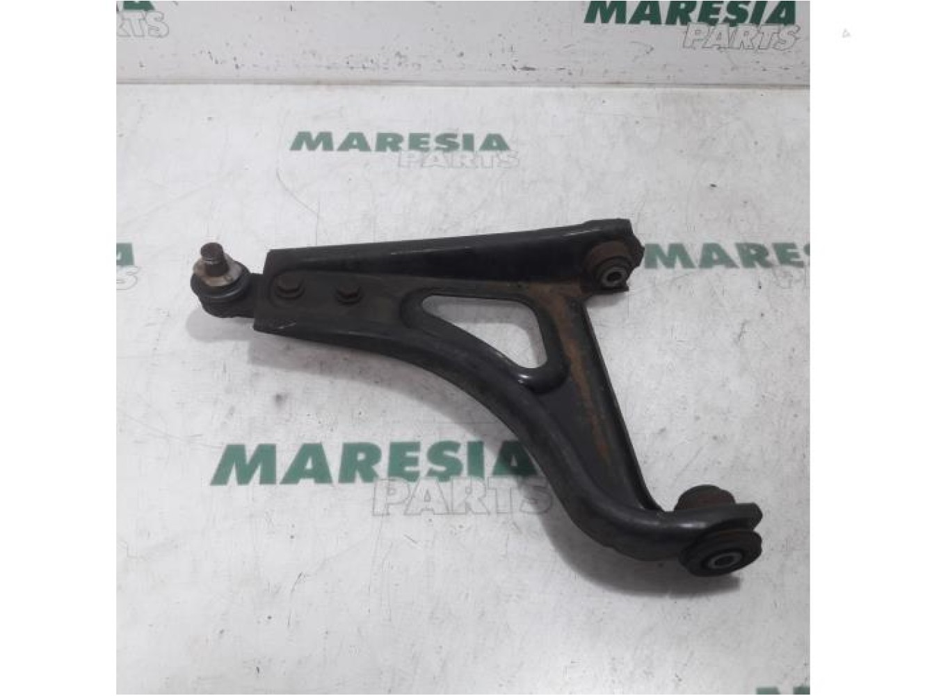 Renault - Twingo - Front lower wishbone, left