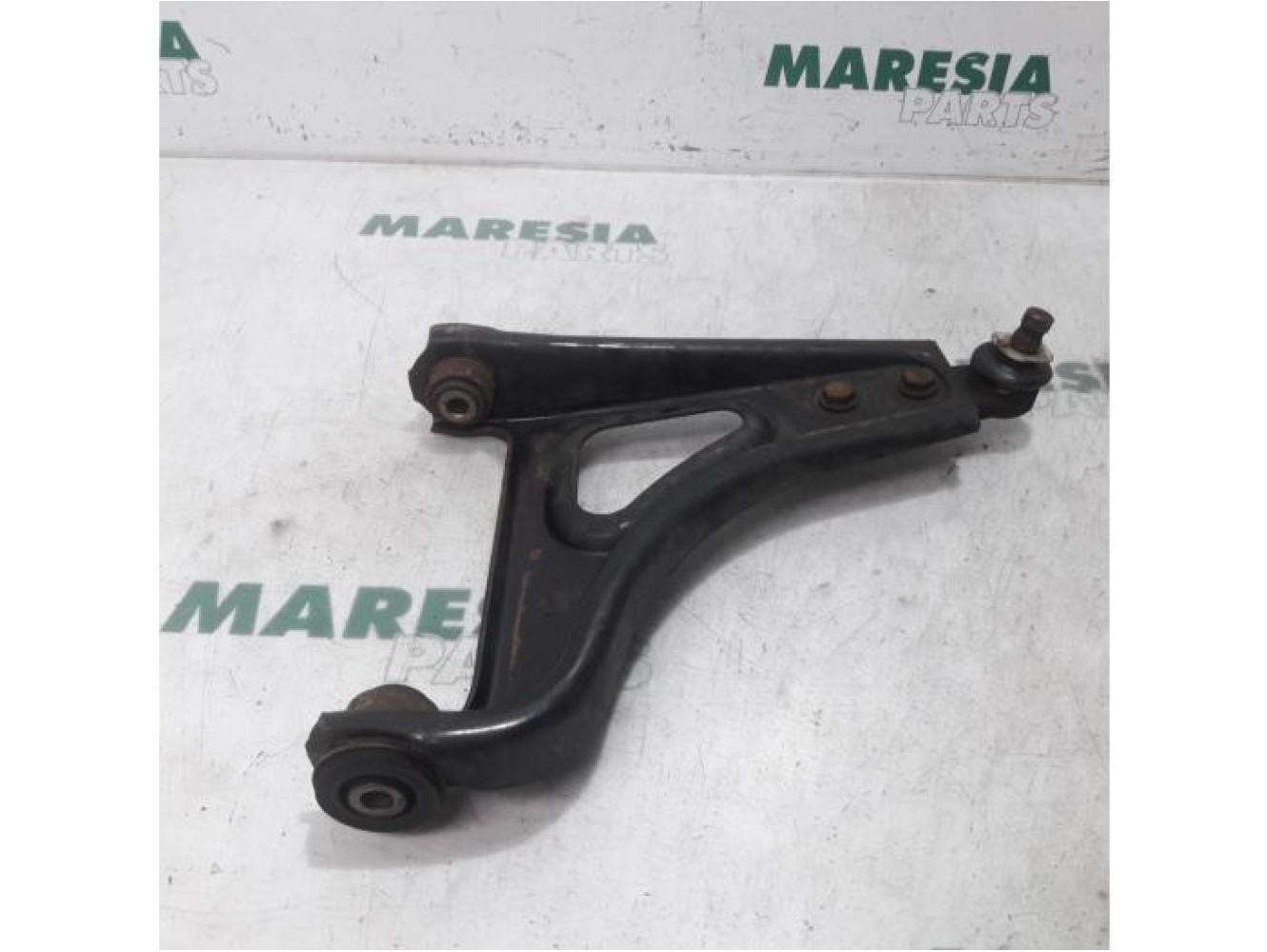 Renault - Twingo - Front lower wishbone, right