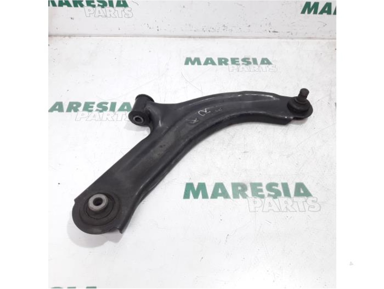 Renault - Clio - Front lower wishbone, right