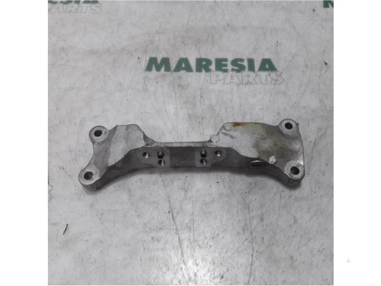 Peugeot - 207 - Engine mount