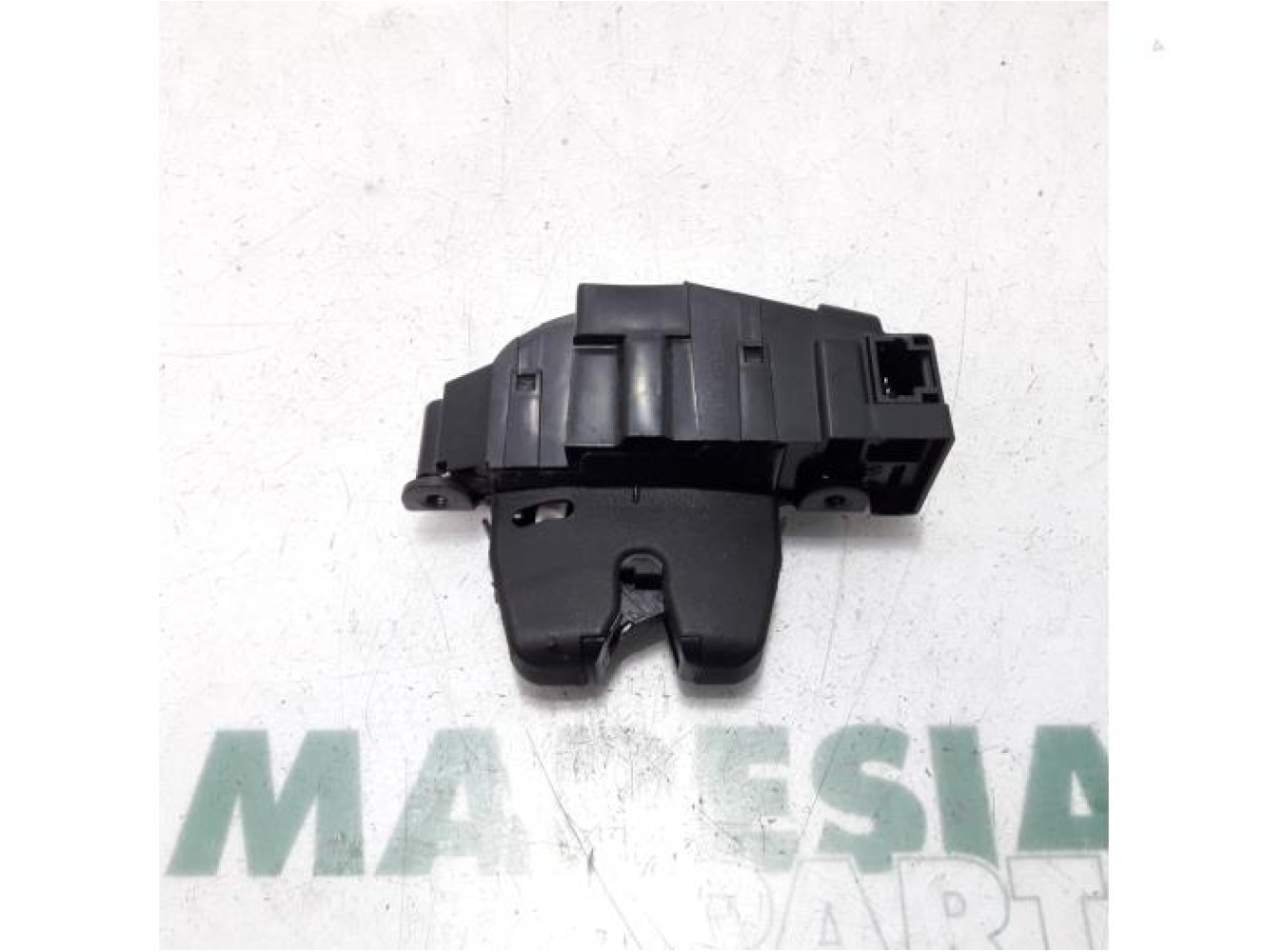 Peugeot - 308 - Tailgate lock mechanism