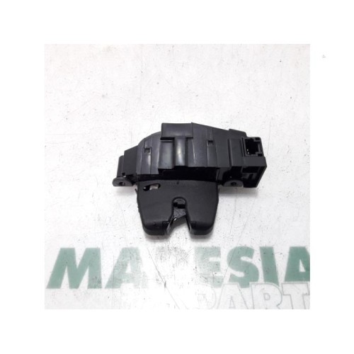 Peugeot - 308 - Tailgate lock mechanism