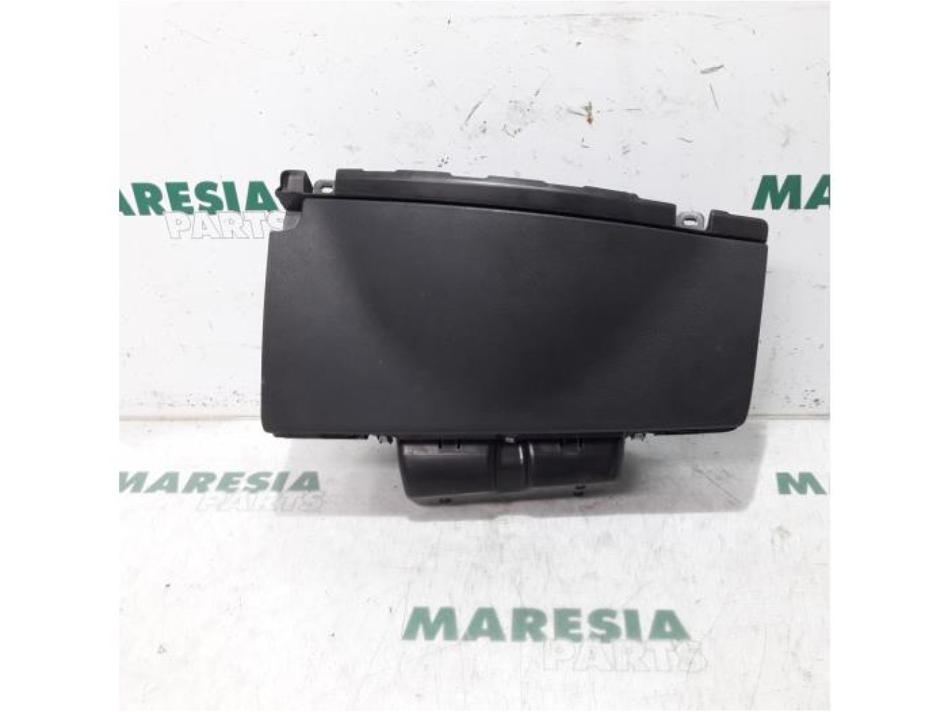 Peugeot - Partner - Glovebox