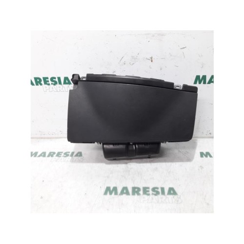 Peugeot - Partner - Glovebox
