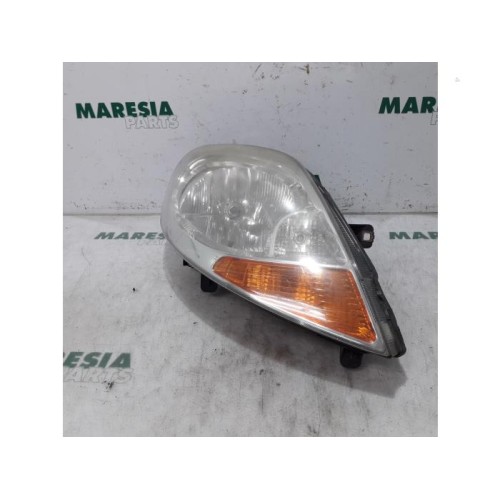 Renault - Trafic - Headlight, right