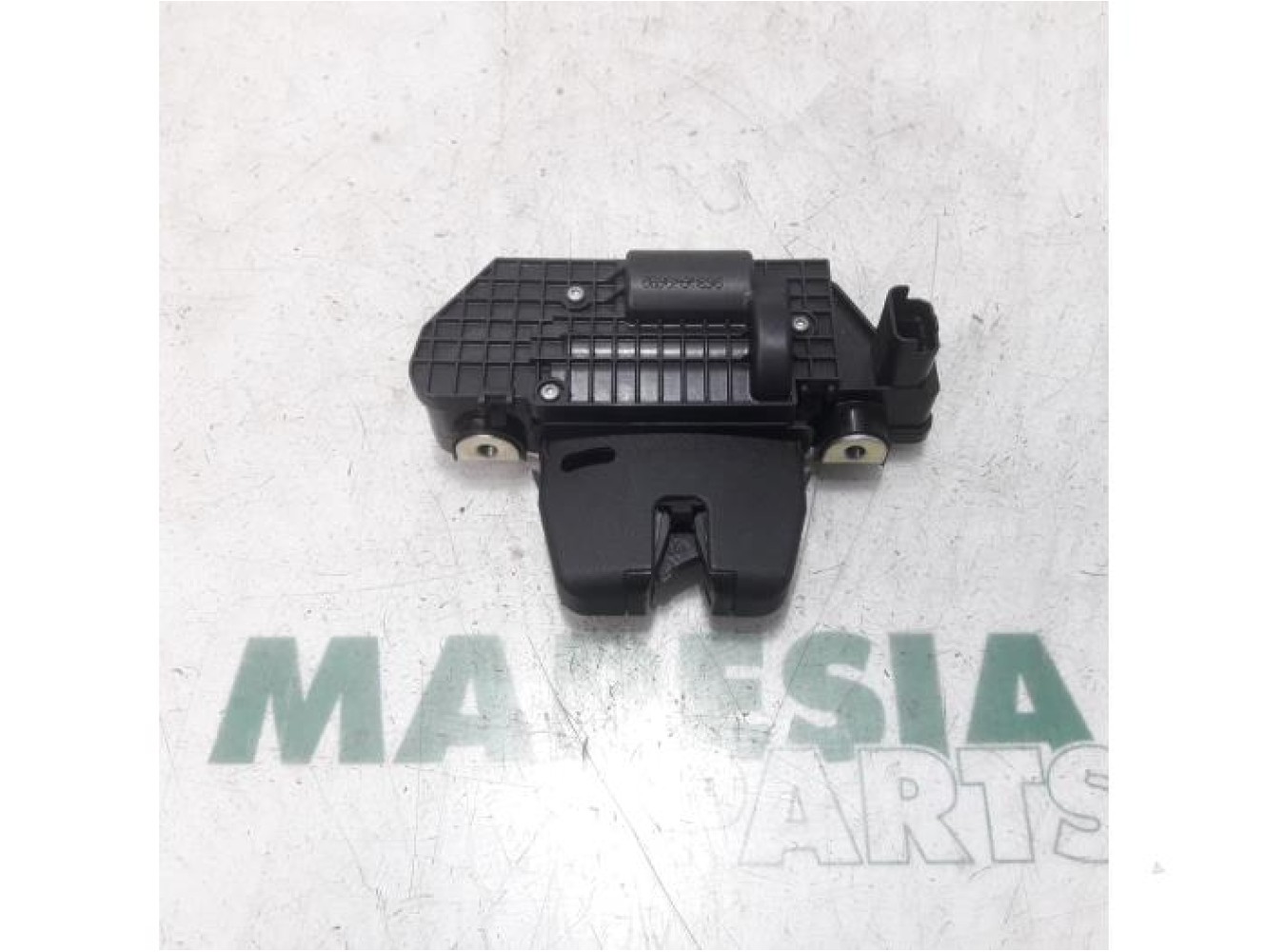 Peugeot - 208 - Tailgate lock mechanism