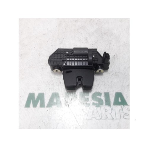 Peugeot - 208 - Tailgate lock mechanism