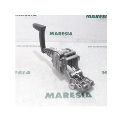 Peugeot - 308 - Parking brake lever