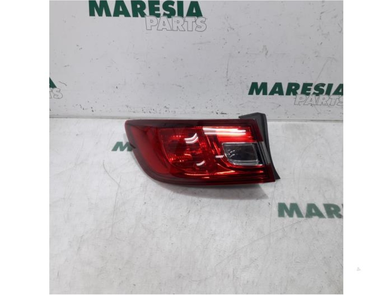 Renault - Clio - Taillight, left