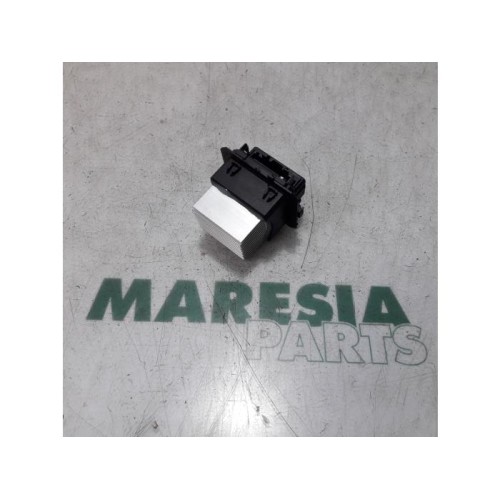 Renault - Clio - Heater resistor
