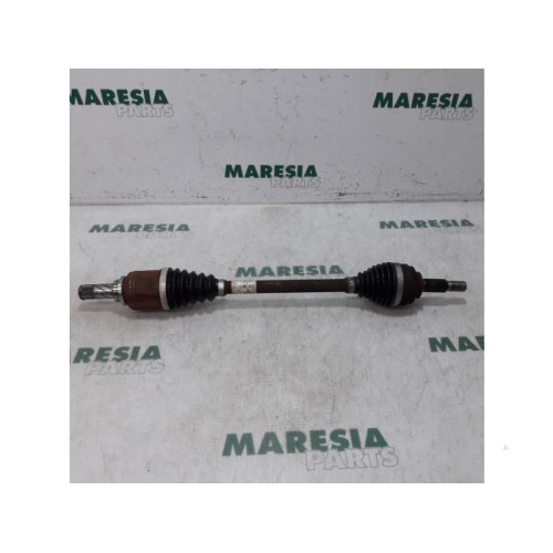 Renault - Clio - Front drive shaft, left
