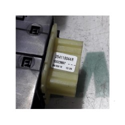 Renault - Clio - Multi-functional window switch