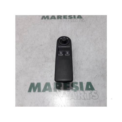 Renault - Clio - Multi-functional window switch