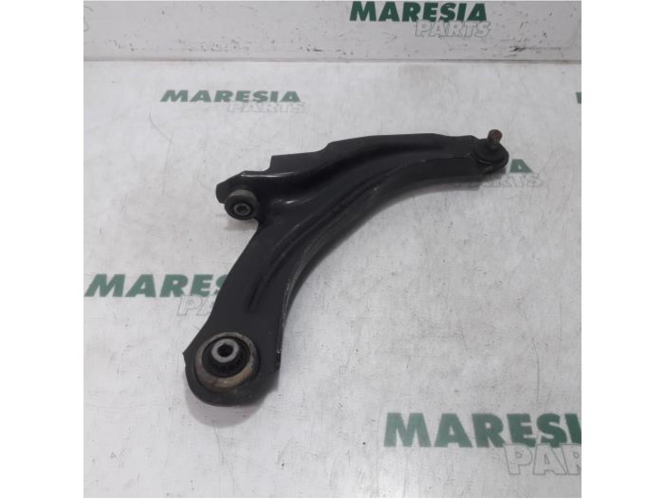 Renault - Clio - Front lower wishbone, right