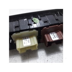 Renault - Clio - Multi-functional window switch