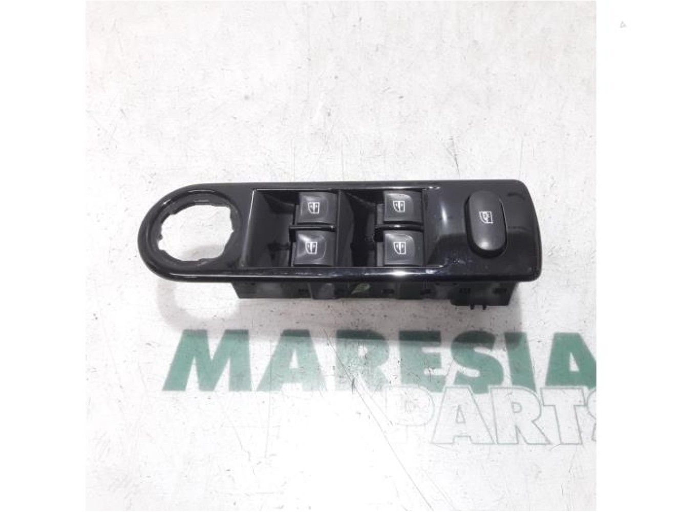 Renault - Clio - Multi-functional window switch