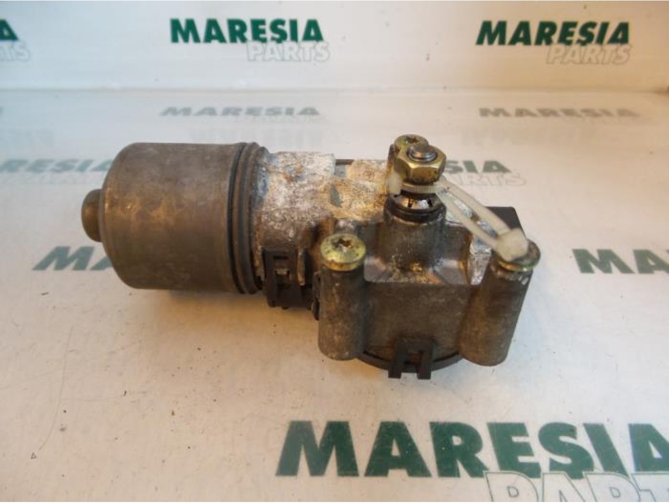 Alfa Romeo - 147 - Front wiper motor