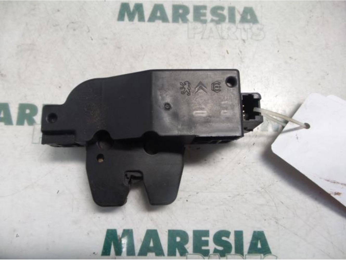 Peugeot - 307 - Tailgate lock mechanism