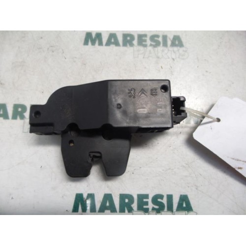 Peugeot - 307 - Tailgate lock mechanism