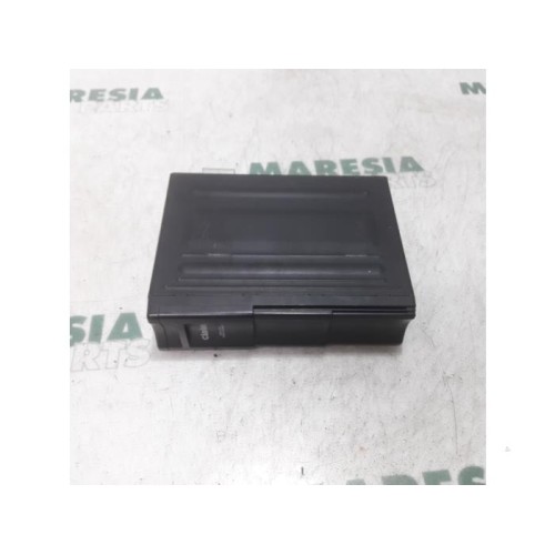 Peugeot - 206 - CD changer
