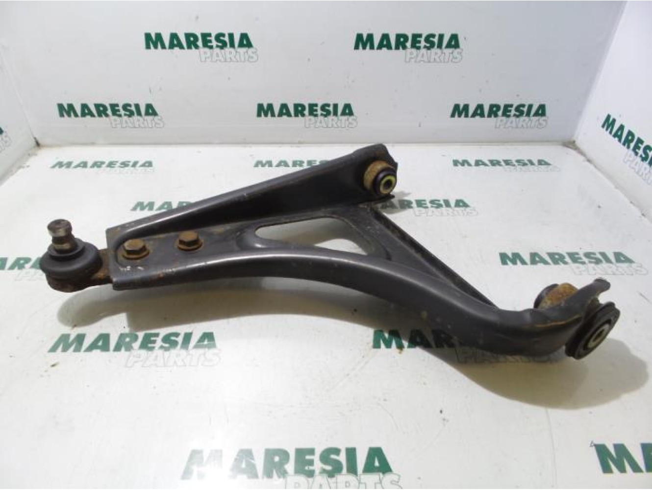 Renault - Twingo - Front lower wishbone, left