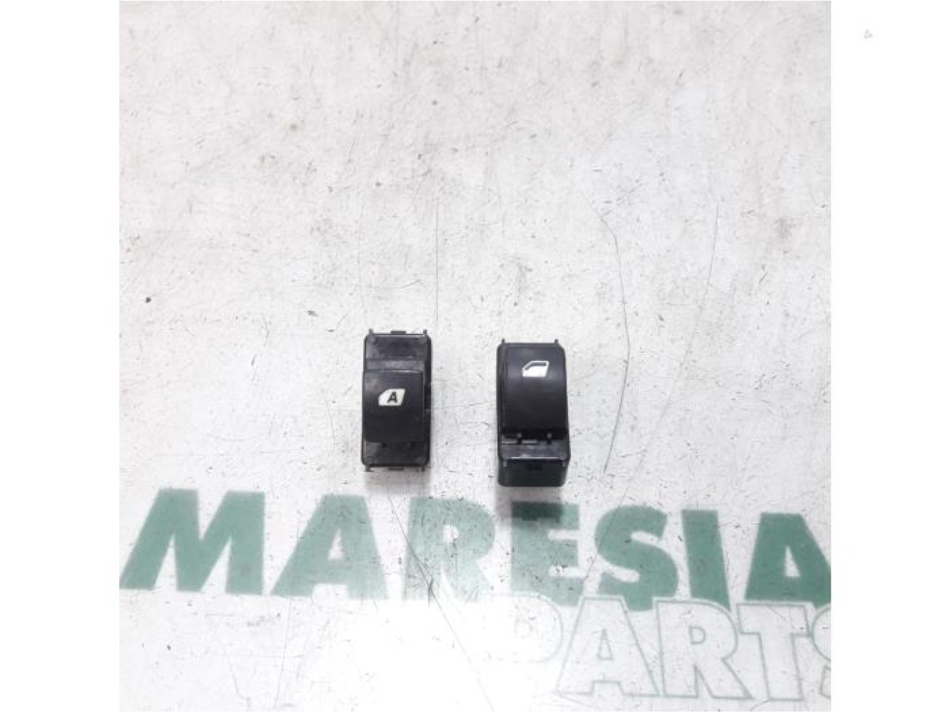 Citroen - Berlingo - Multi-functional window switch