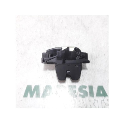 Peugeot - 207 - Tailgate lock mechanism