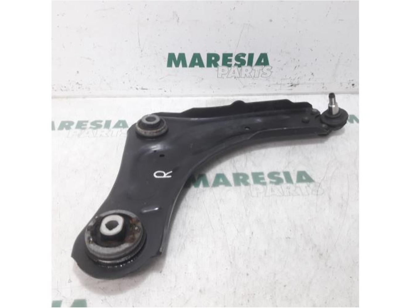Renault - Megane - Front lower wishbone, right