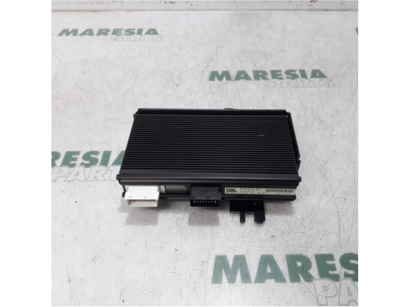 Citroen - C6 - Radio amplifier