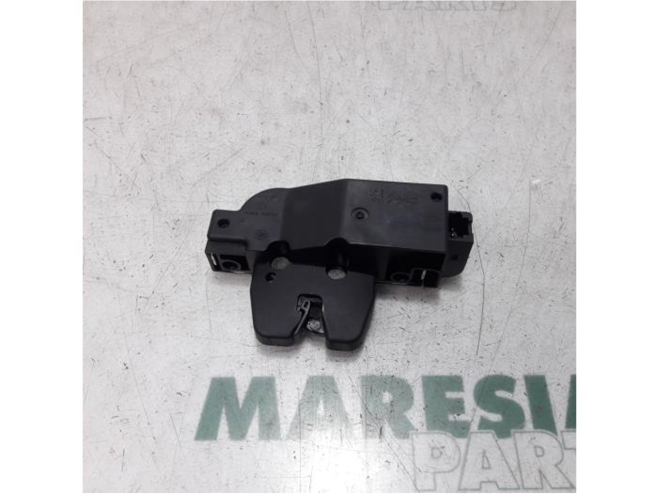 Citroen - C6 - Tailgate lock mechanism