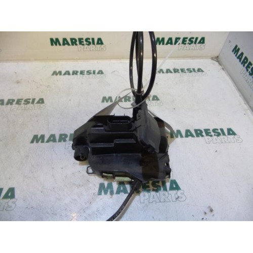 Renault - Megane Scenic - Front door lock mechanism 4-door, right