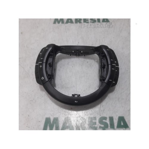 Citroen - C4 Picasso - Steering wheel mounted radio control
