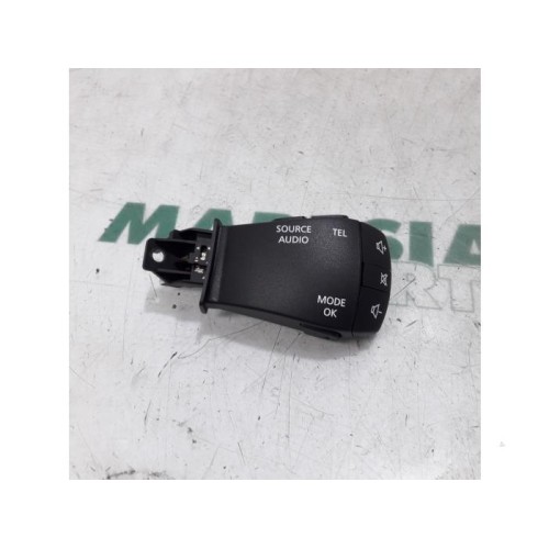 Renault - Kadjar - Steering wheel mounted radio control