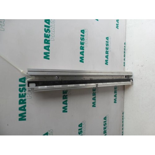 Peugeot - 807 - Seat rails, right