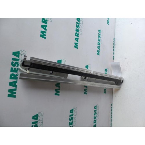 Peugeot - 807 - Seat rails, right