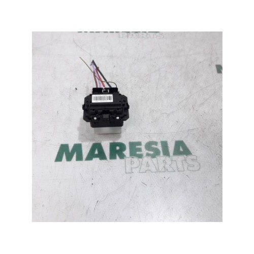 Renault - Clio - Heater resistor