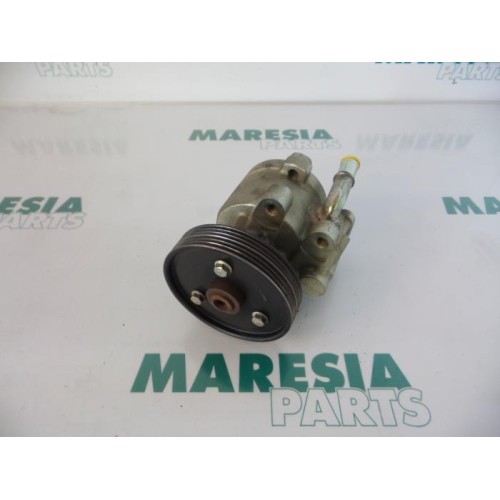 Renault - Megane Scenic - Power steering pump
