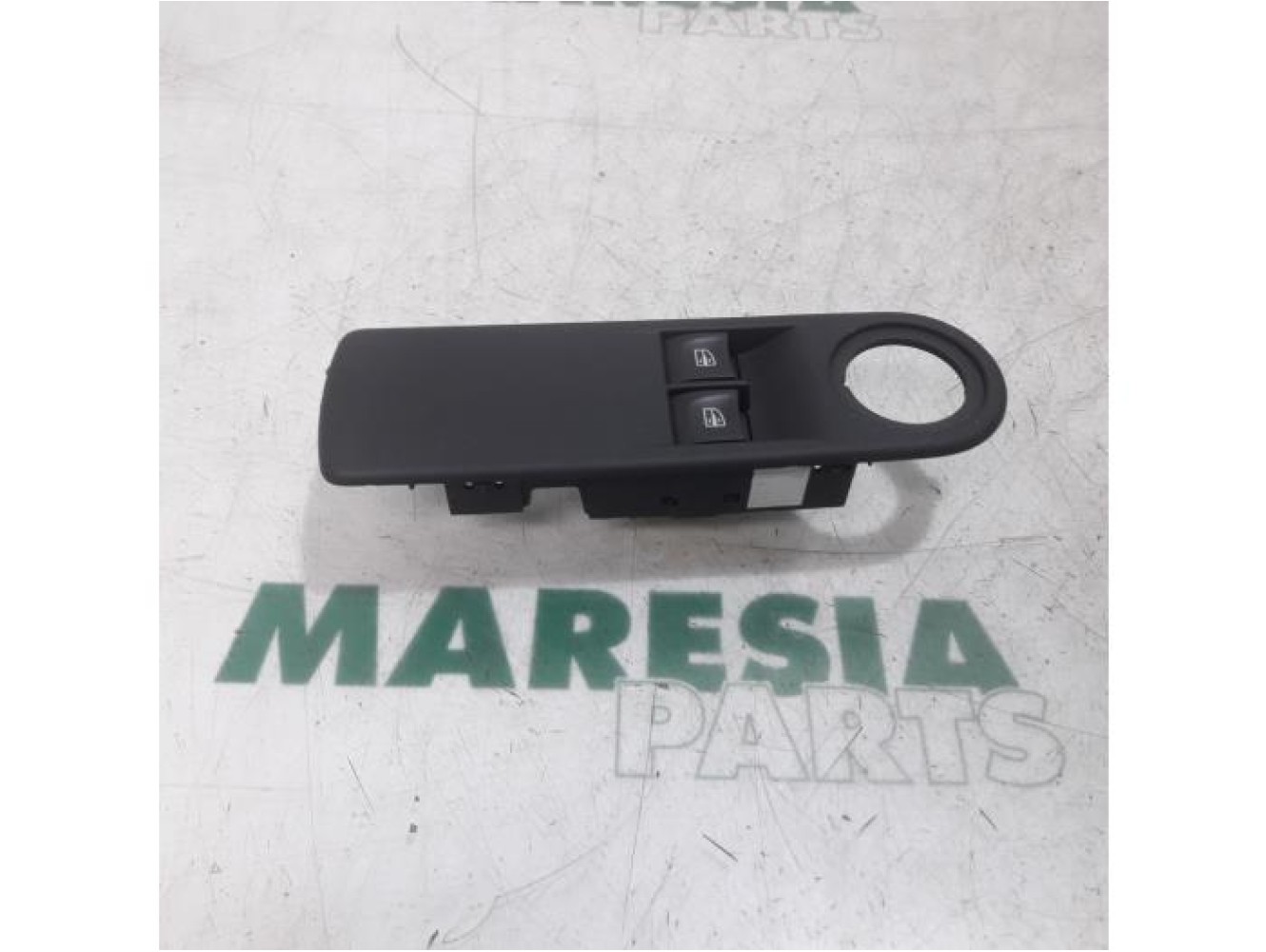 Renault - Clio - Multi-functional window switch