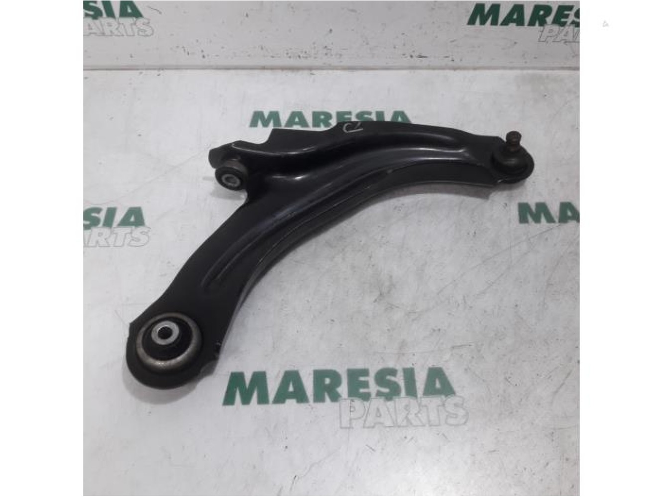 Renault - Clio - Front lower wishbone, right