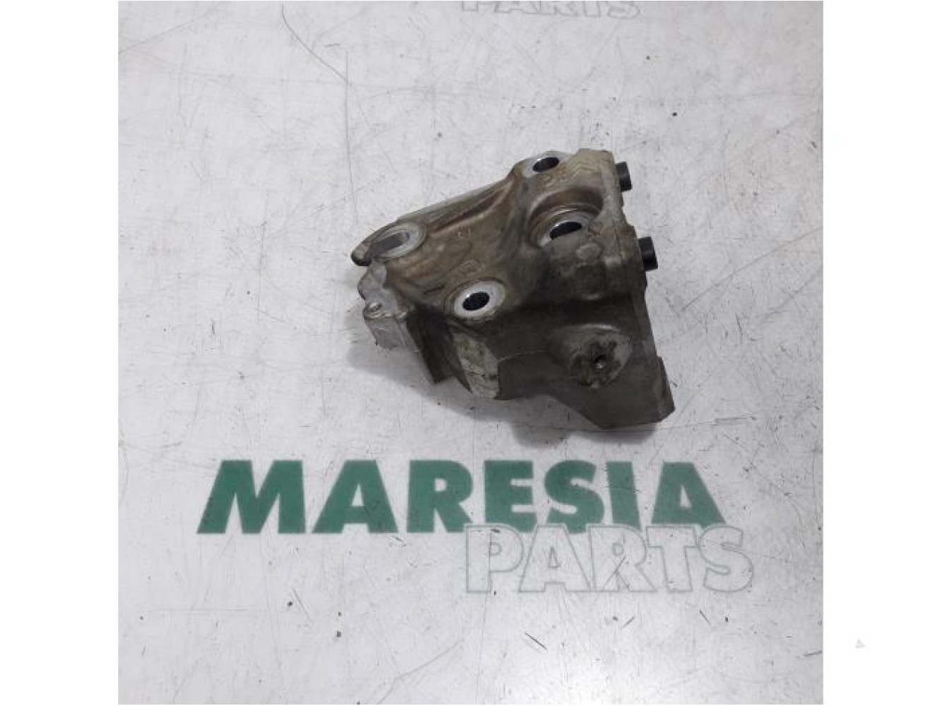 Citroen - C5 - Engine mount
