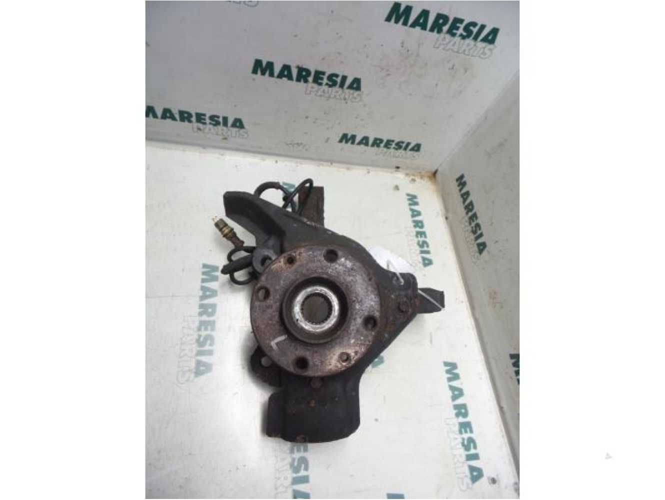 Lancia - Lybra - Knuckle, front left