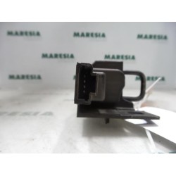 Renault - Vel Satis - Tailgate lock mechanism