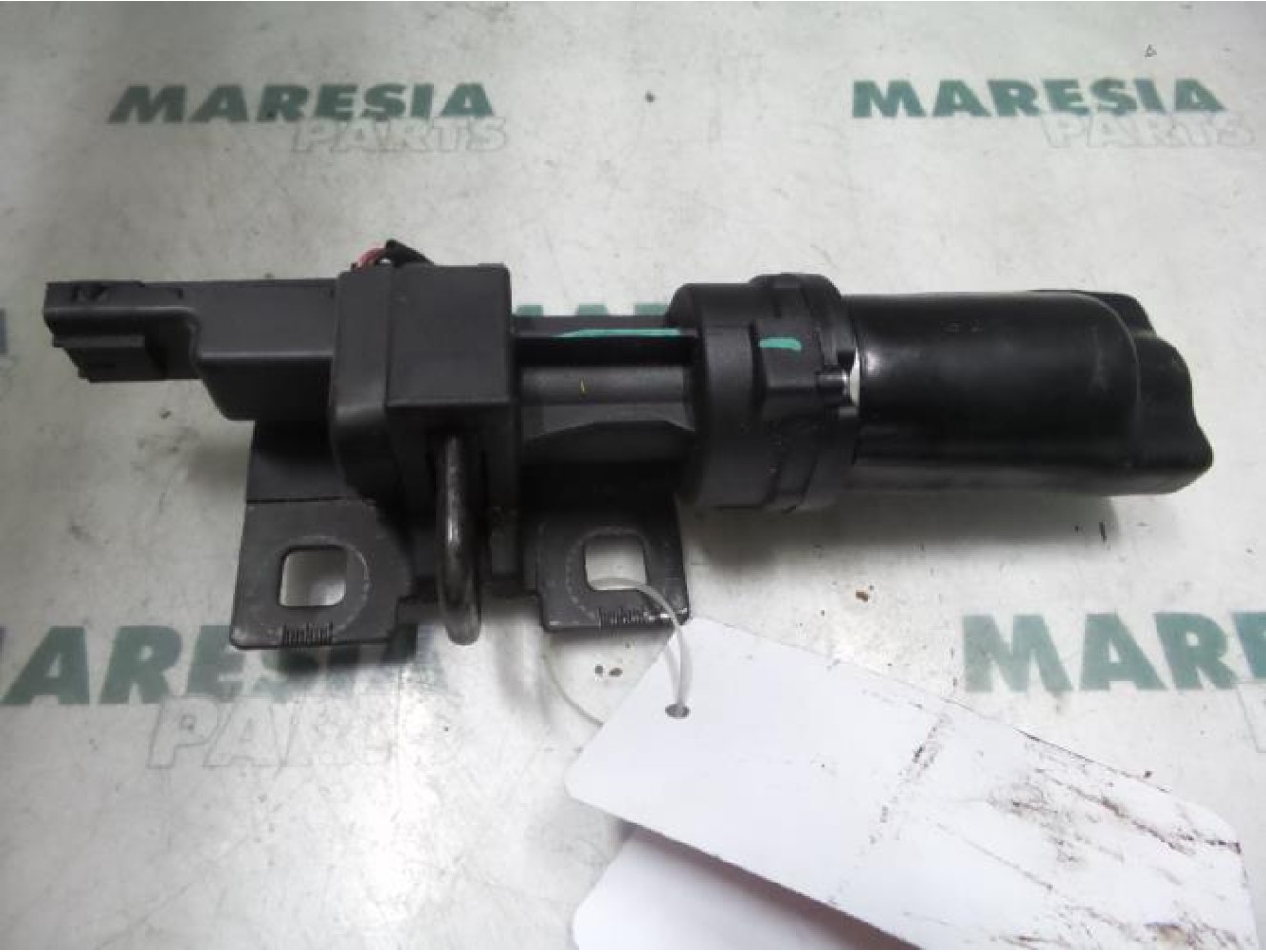 Renault - Vel Satis - Tailgate lock mechanism