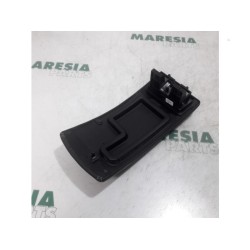 Renault - Megane - Armrest
