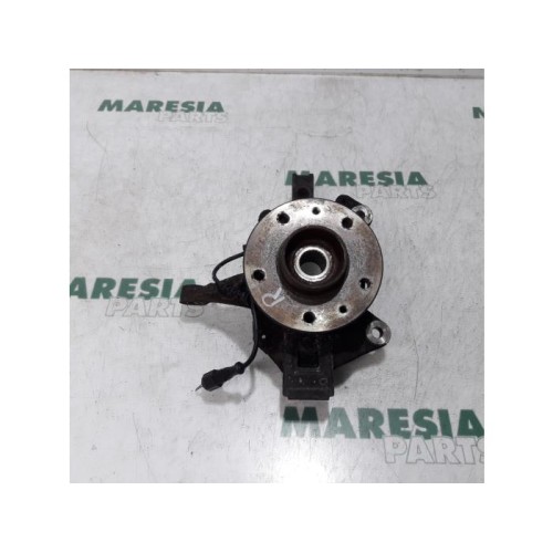 Renault - Megane Scenic - Knuckle, front right
