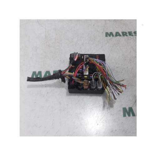 Renault - Megane Scenic - Fuse box