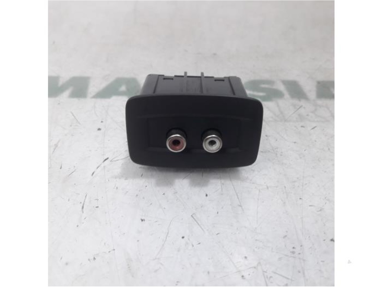 Renault - Megane Scenic - AUX / USB connection